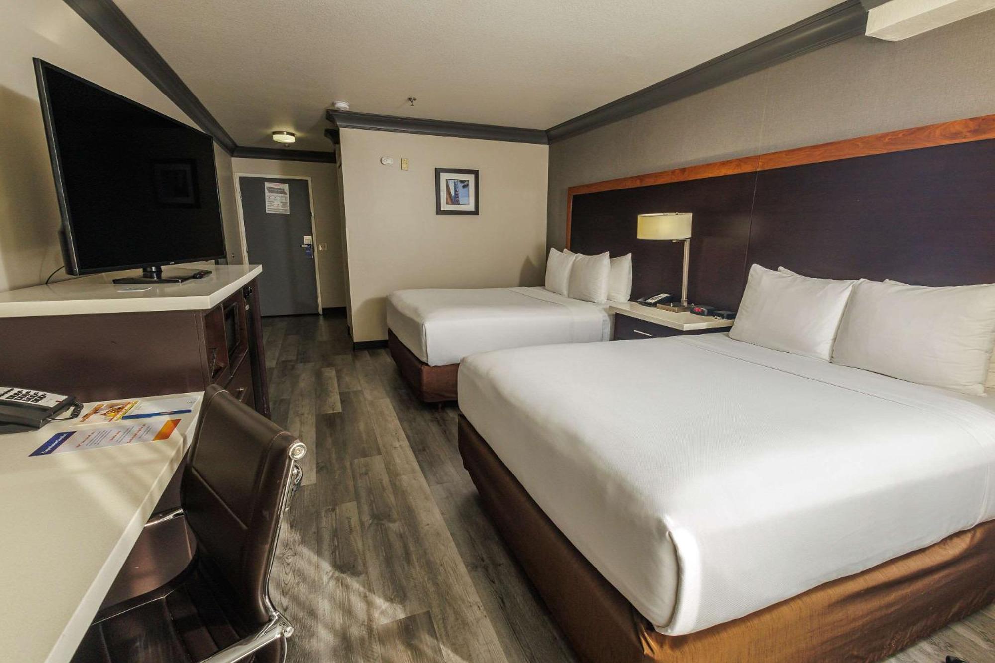 Comfort Inn & Suites Near Universal - N Hollywood - Burbank Los Angeles Kültér fotó