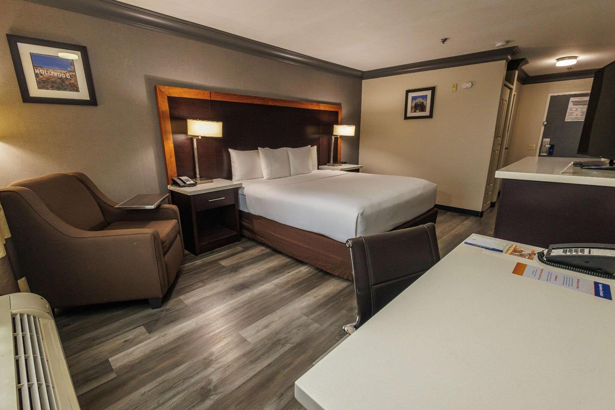 Comfort Inn & Suites Near Universal - N Hollywood - Burbank Los Angeles Kültér fotó